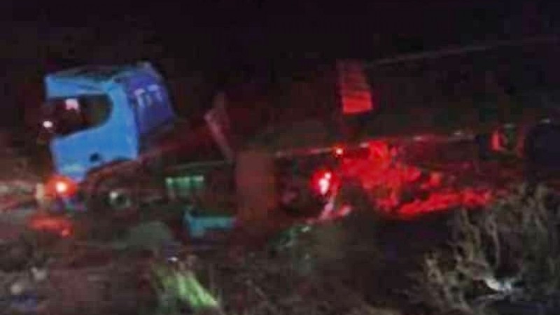 Un camionero se encuentra grave tras volcar en el Corredor Bioceánico